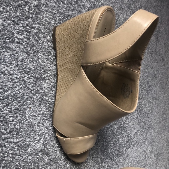 Shoes - Picture 2 of 4